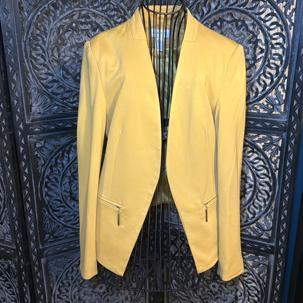 CARMEN blazer in great condition. size S.